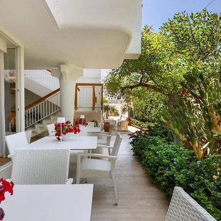 Oda ve Kahvaltı Luxury Carra - 3*