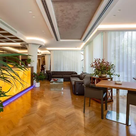 Nocleg ze śniadaniem Luxury Carra - 3*