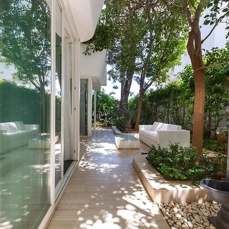 Luxury Carra -